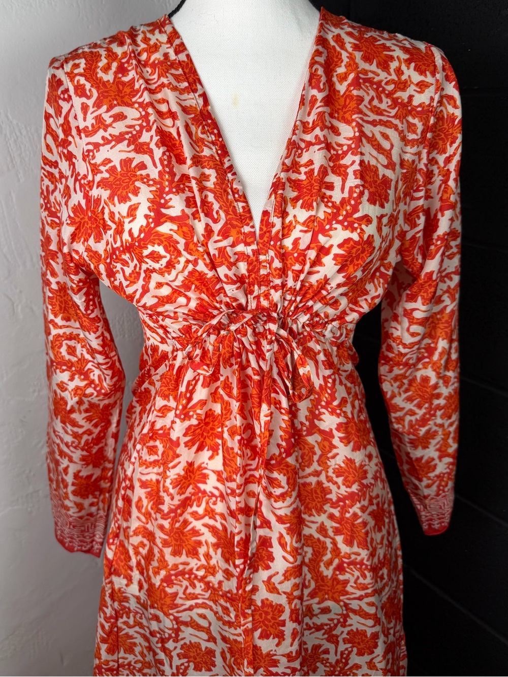 Stunning Italian Silk Red/Orange Floral V-Neck Drawstring Dress - size small 4/6